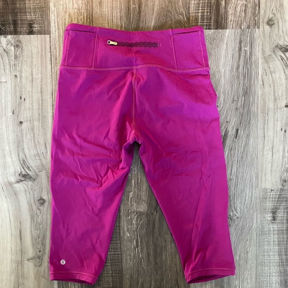 Pink LuLuLemon Size 8 knee length leggings